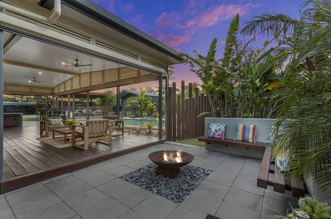 Hardwood Deck & Fire Pit Retreat